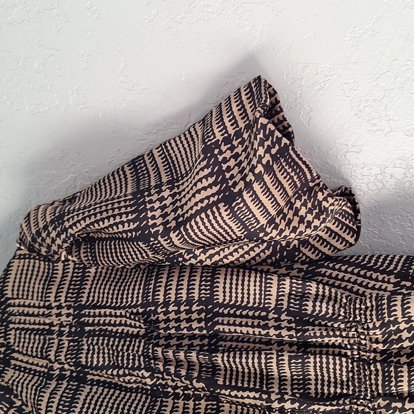 Sunny Leigh Button Top - Picture 4 of 16